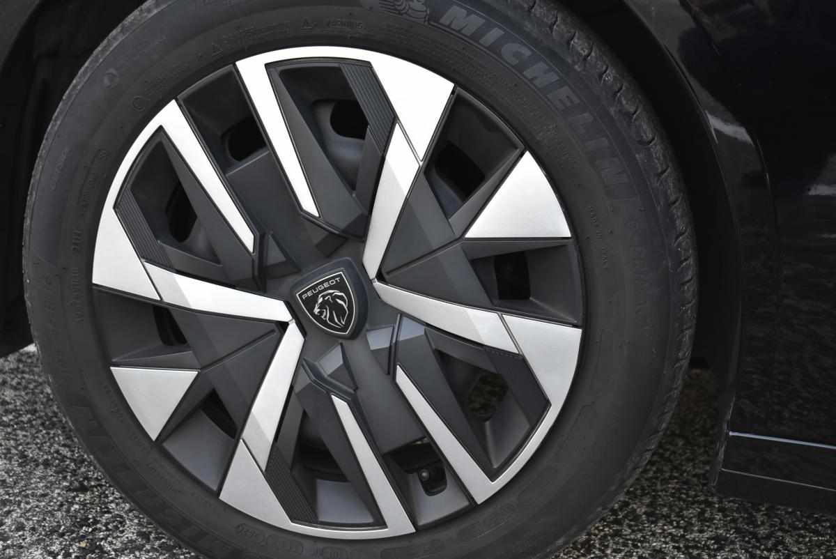 peugeot-208-1-2-puretech-2024-gasolina-1199cc