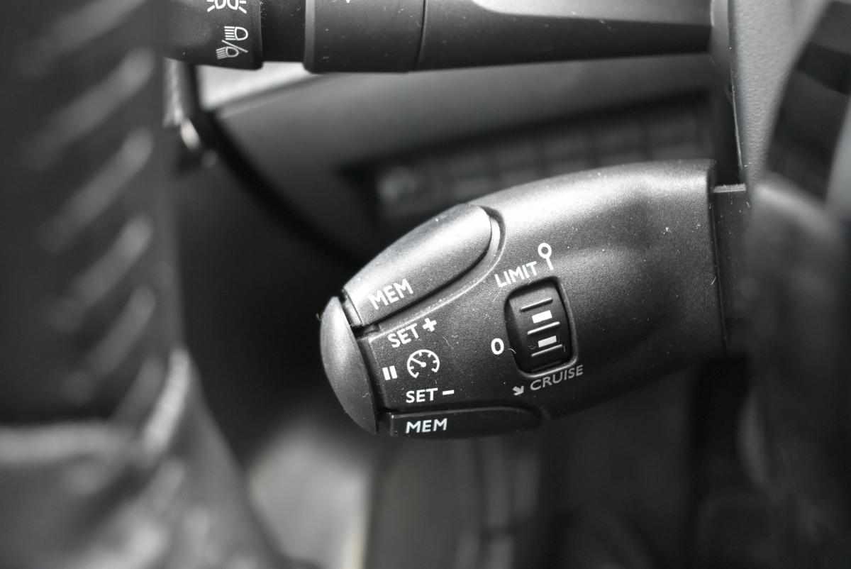 peugeot-208-1-2-puretech-2024-gasolina-1199cc