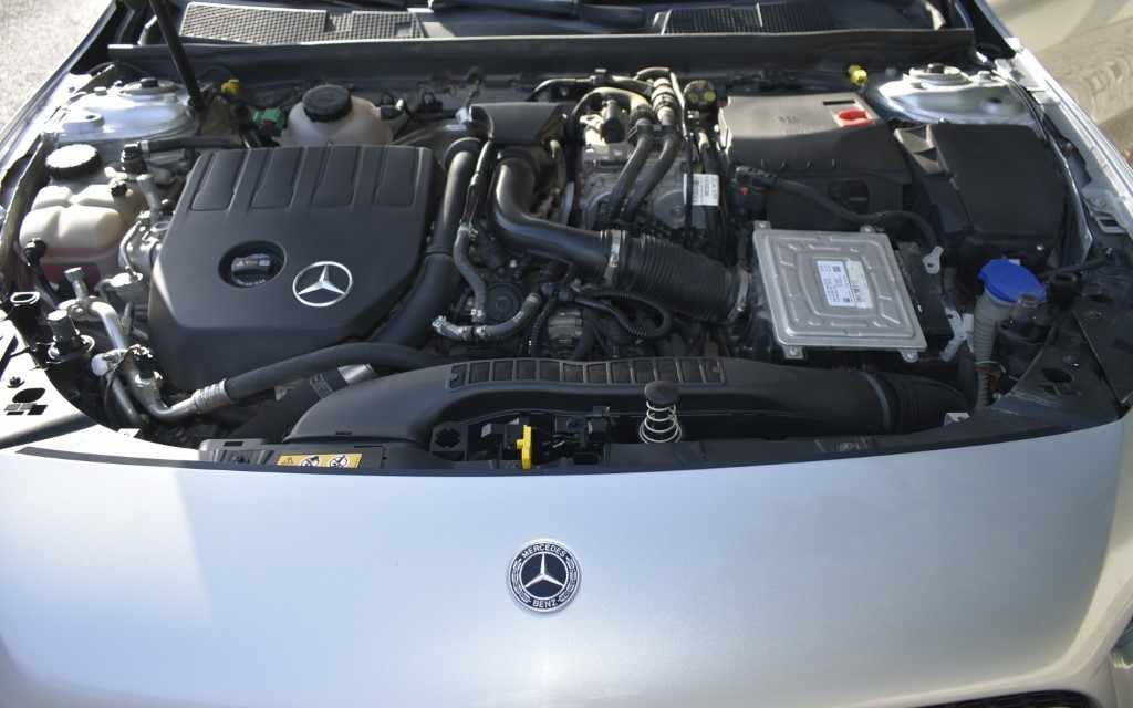 mercedes-benz-classe-a-a-250-e-2022-gasolina-1332cc