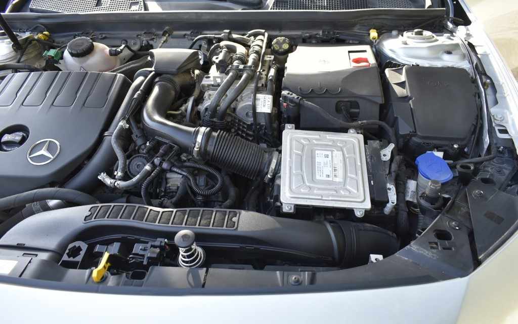 mercedes-benz-classe-a-a-250-e-2022-gasolina-1332cc