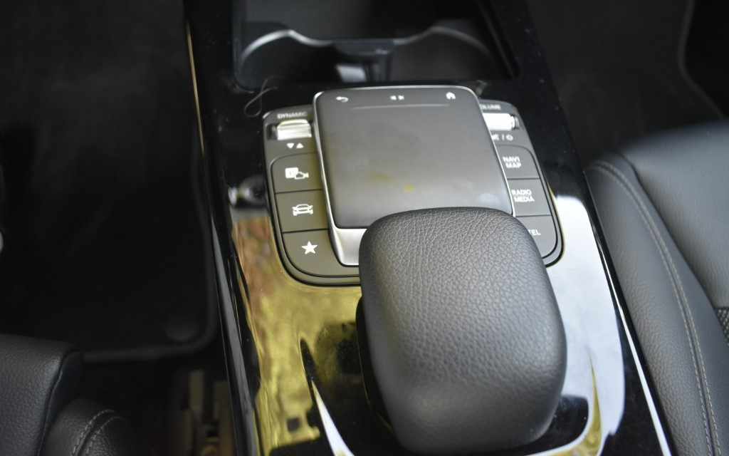mercedes-benz-classe-a-a-250-e-2022-gasolina-1332cc