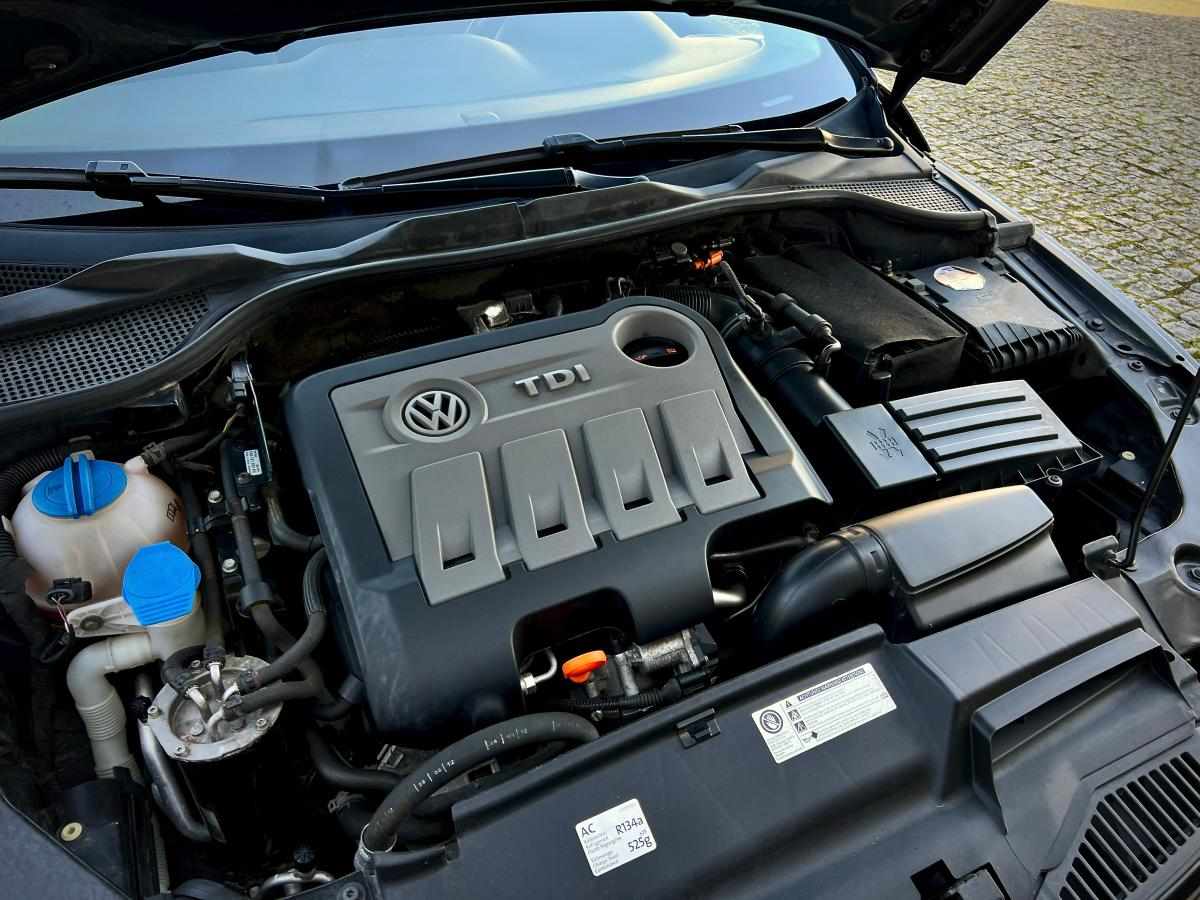 volkswagen-scirocco-2-0-tdi-2012-diesel-1968cc