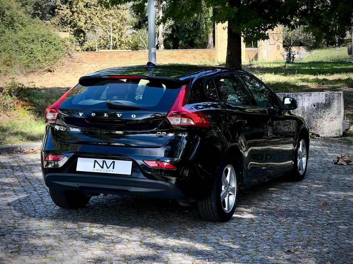 volvo-v40-d2-2017-diesel-1969cc