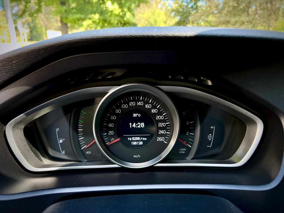 volvo-v40-d2-2017-diesel-1969cc