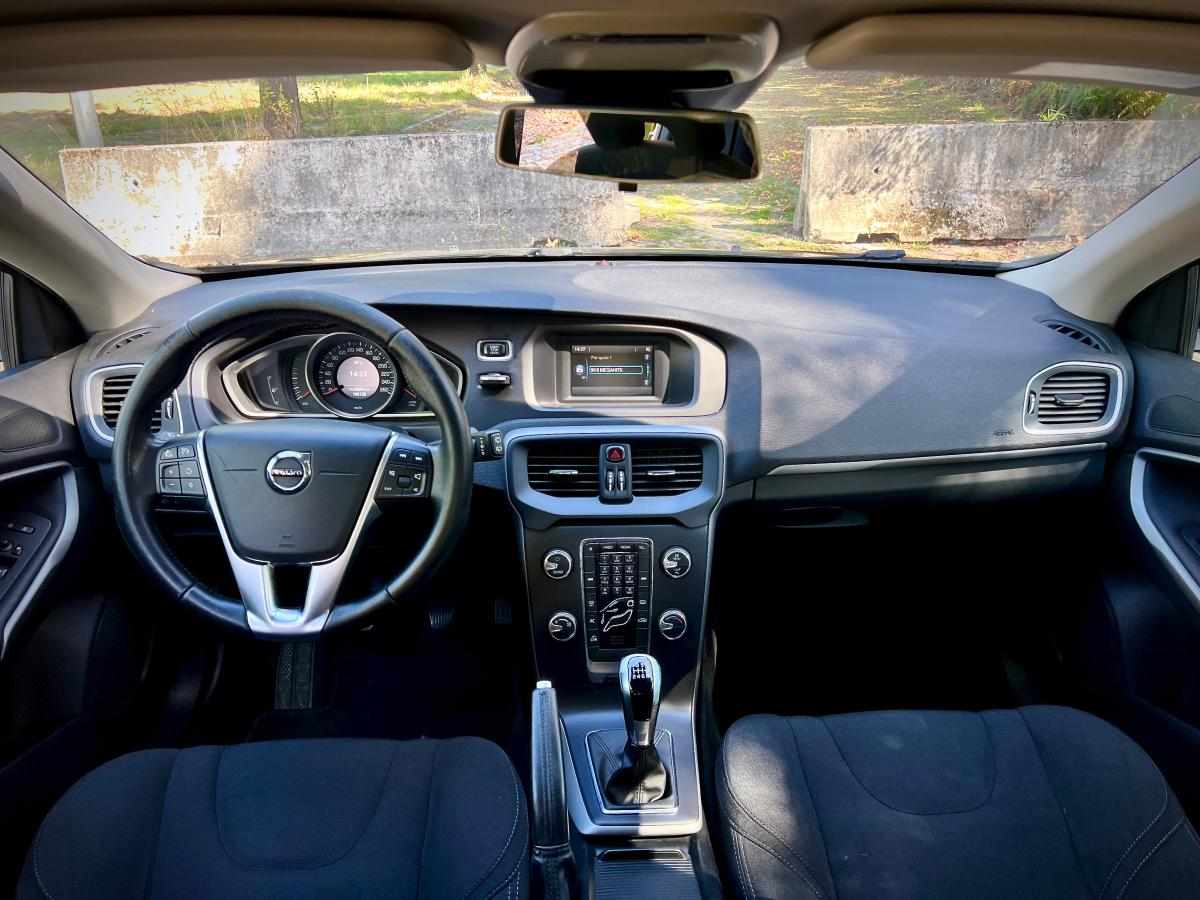 volvo-v40-d2-2017-diesel-1969cc