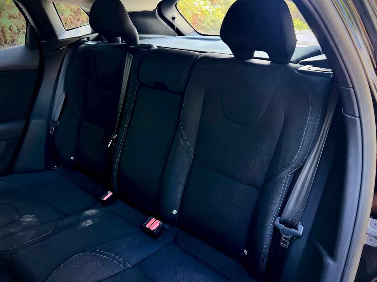 volvo-v40-d2-2017-diesel-1969cc