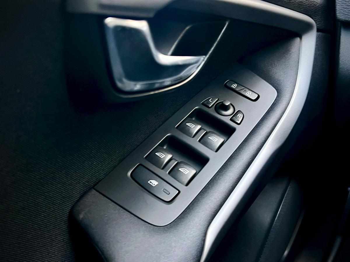 volvo-v40-d2-2017-diesel-1969cc