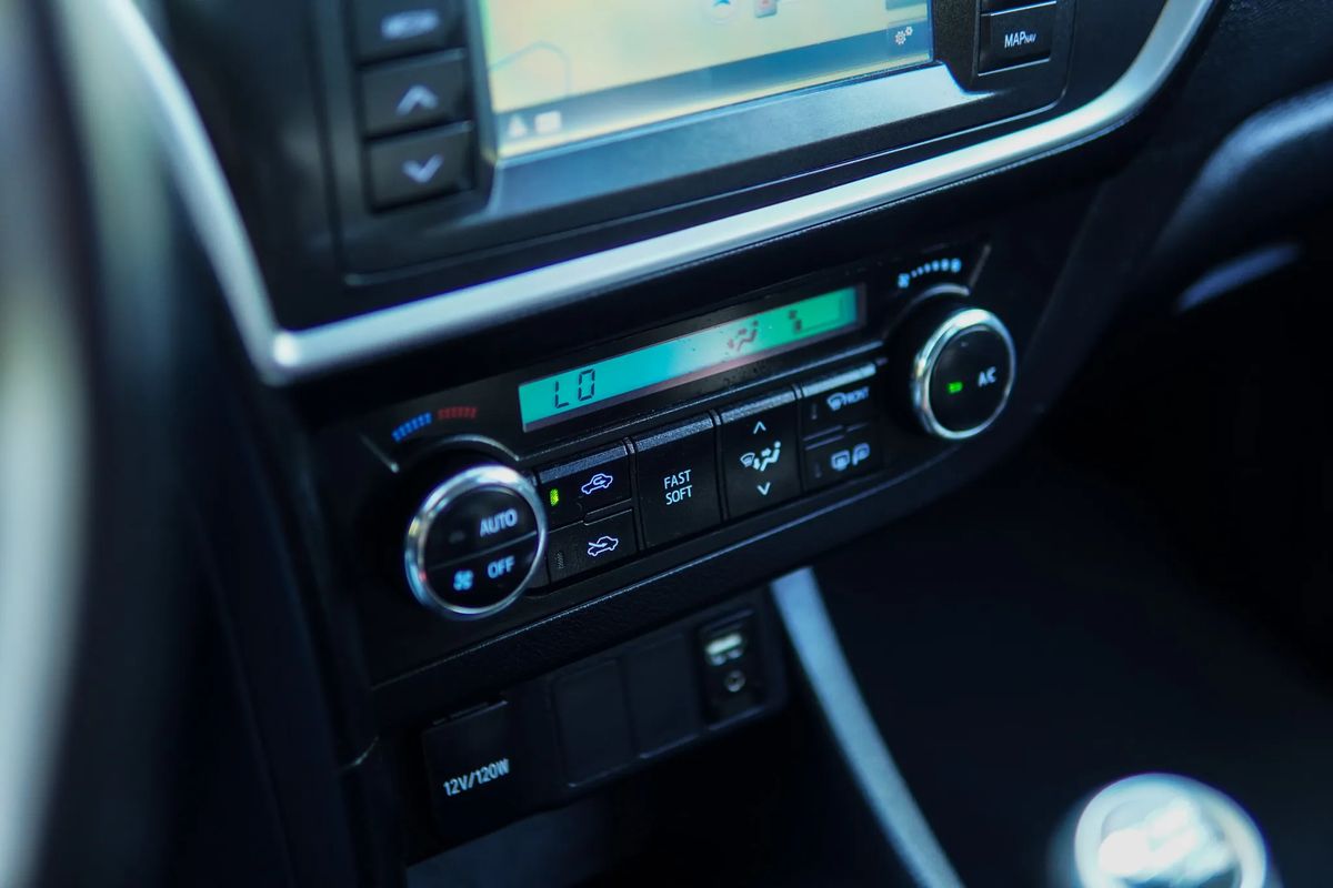 toyota-auris-2015-diesel-1364cc