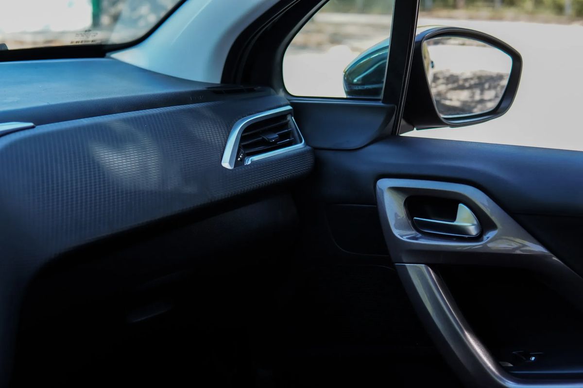 peugeot-2008-2016-gasolina-1199cc