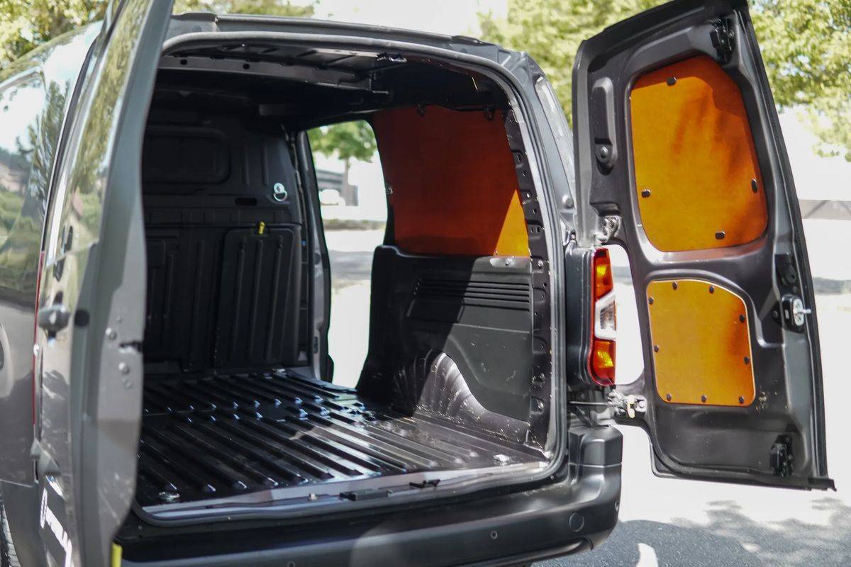 peugeot-partner-2022-diesel-1500cc