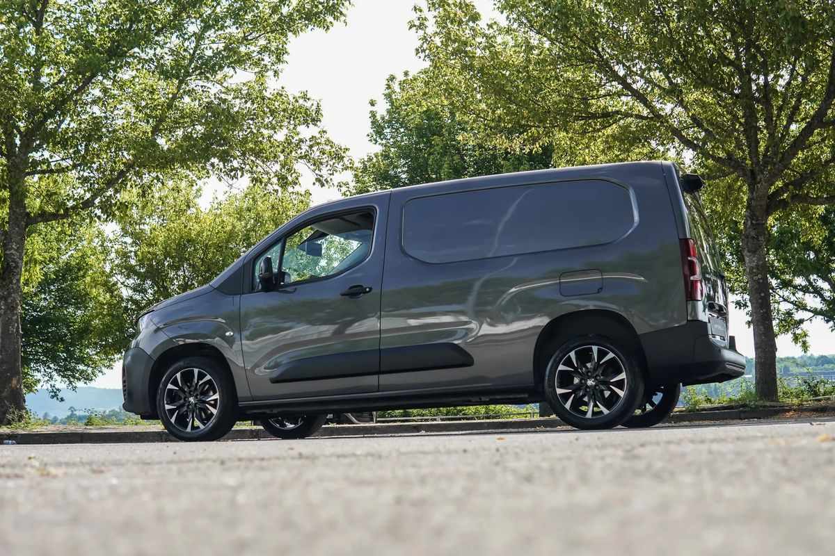 peugeot-partner-2022-diesel-1500cc