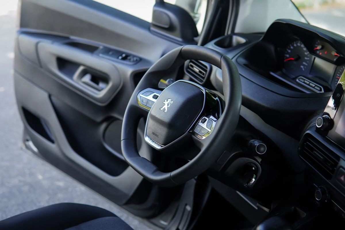 peugeot-partner-2022-diesel-1500cc