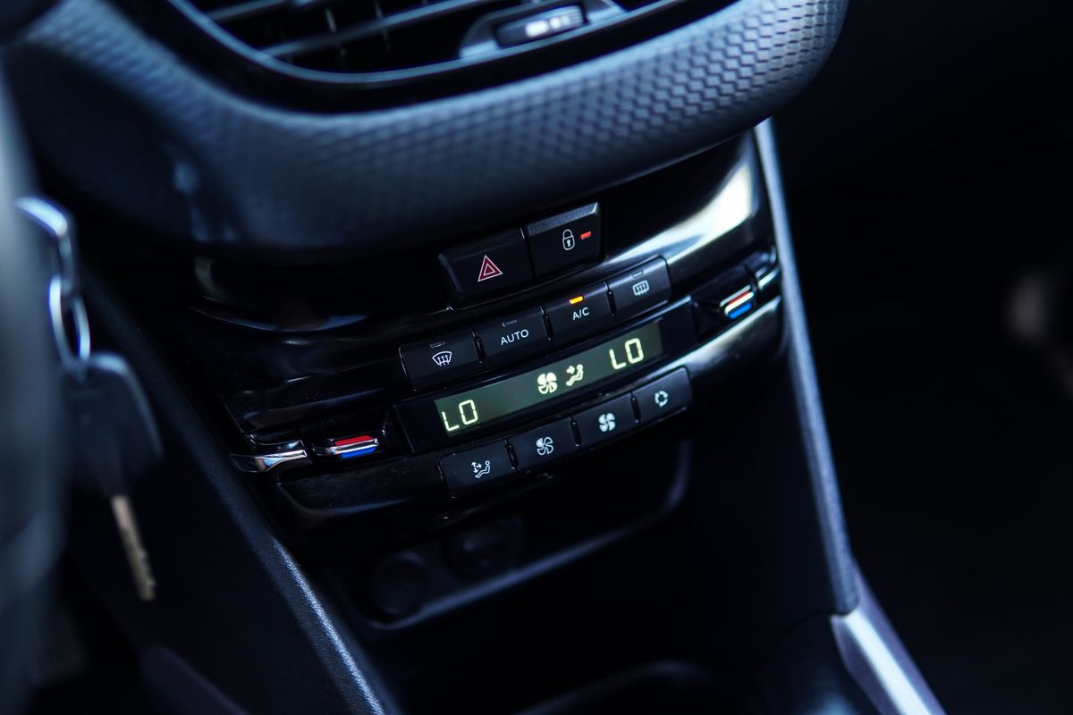 peugeot-2008-2016-gasolina-1199cc