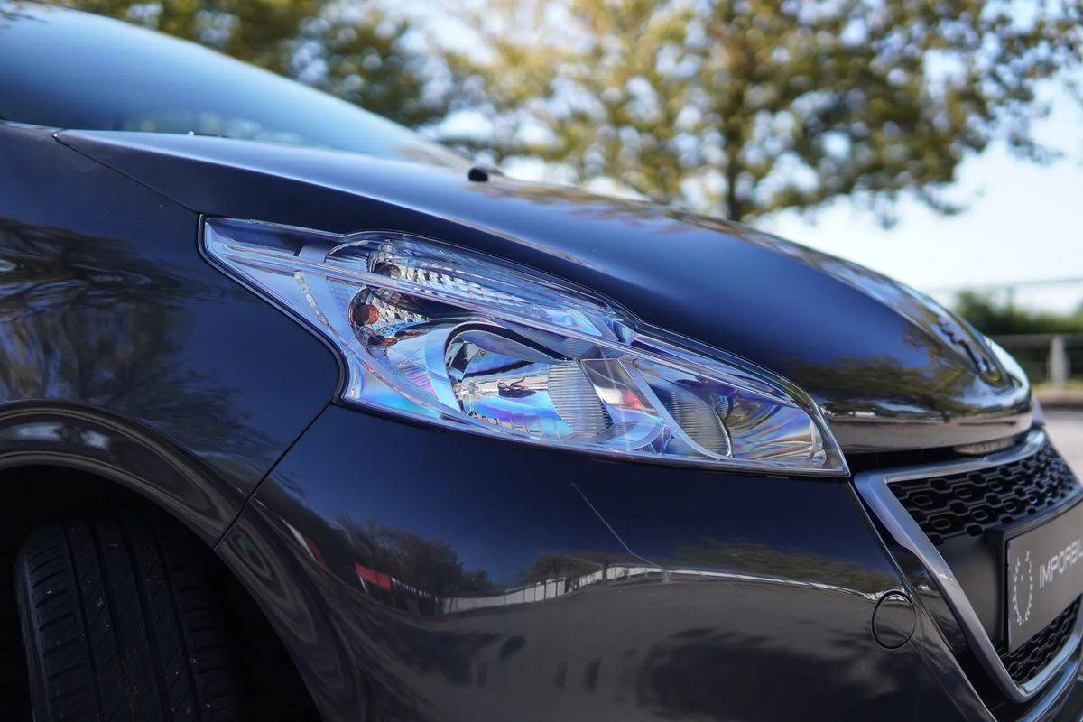 peugeot-208-2015-gasolina-1199cc