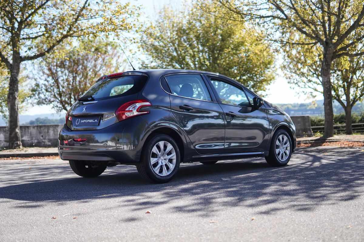 peugeot-208-2015-gasolina-1199cc