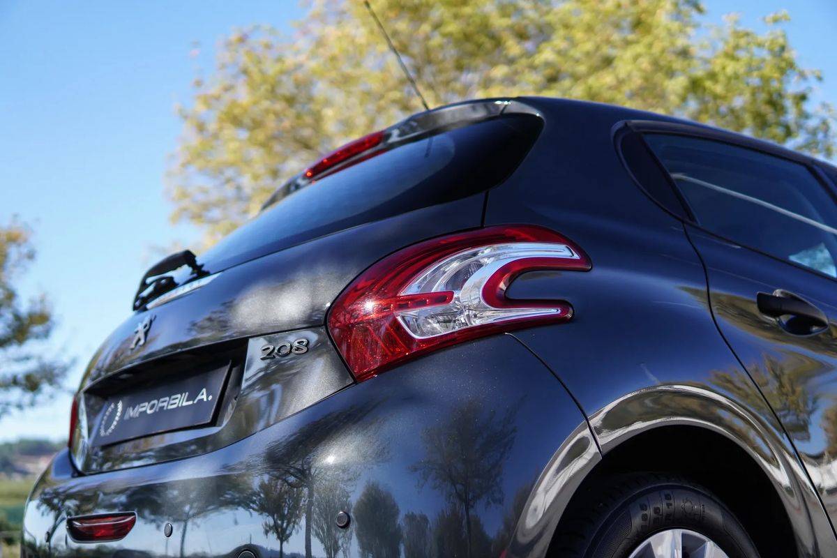 peugeot-208-2015-gasolina-1199cc