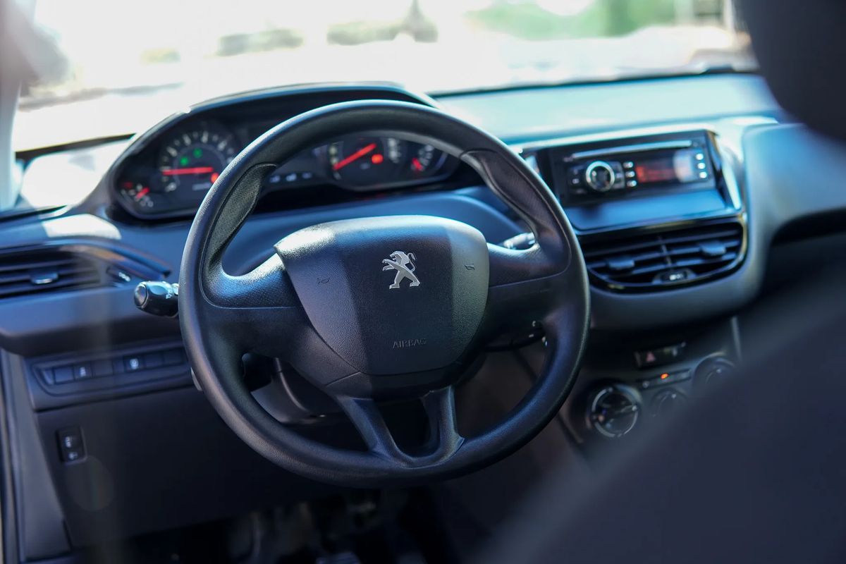 peugeot-208-2015-gasolina-1199cc