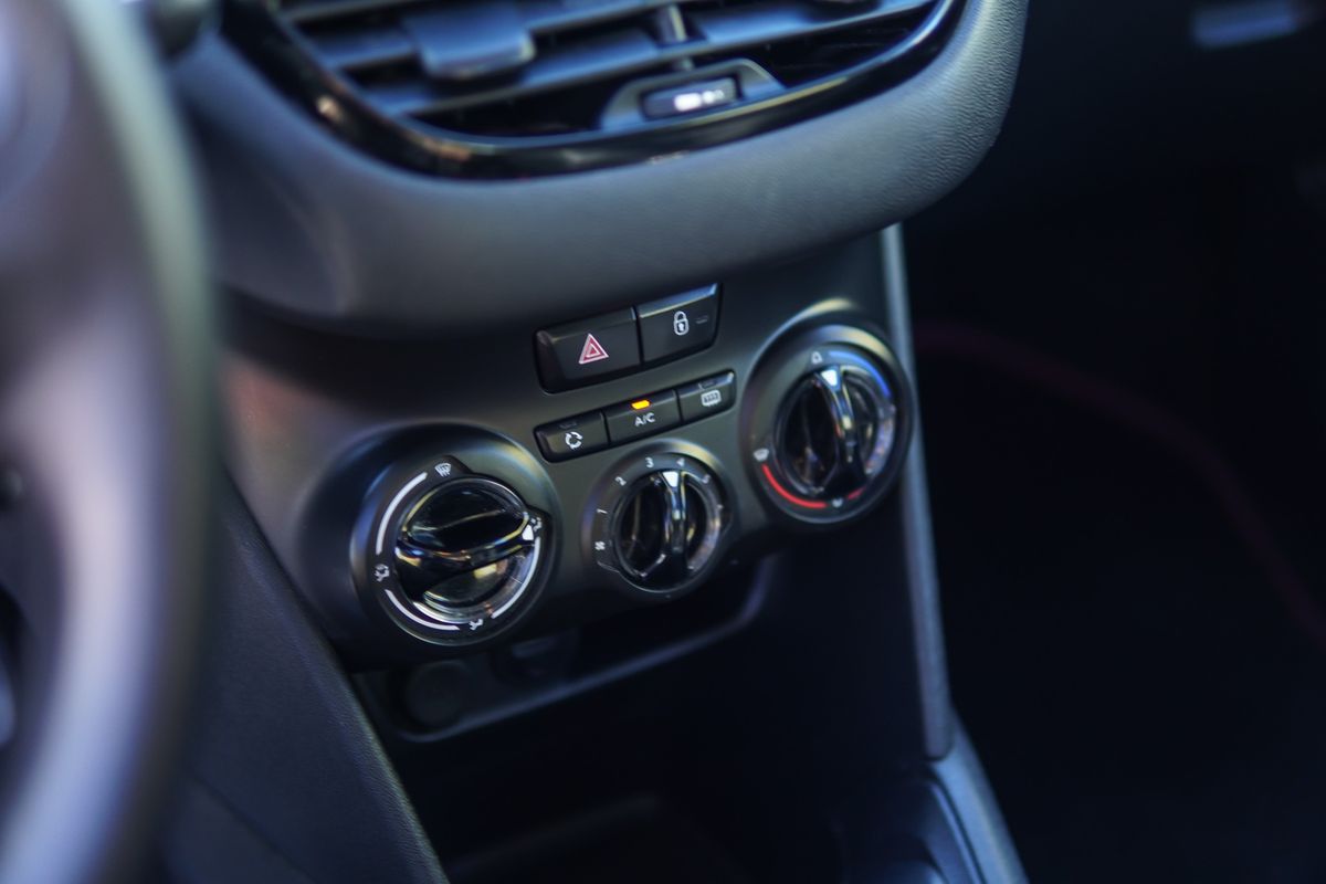 peugeot-208-2015-gasolina-1199cc