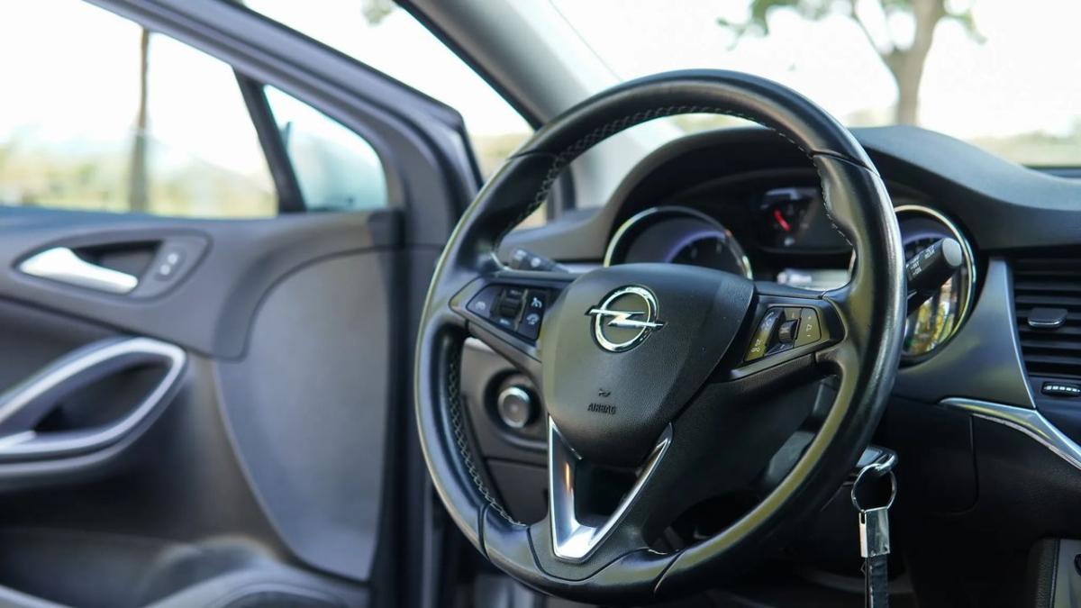 opel-astra-sport-tourer-2016-diesel-1598cc