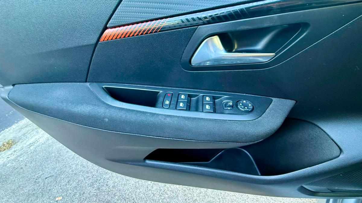 peugeot-208-1-2-puretech-2022-gasolina-1199cc