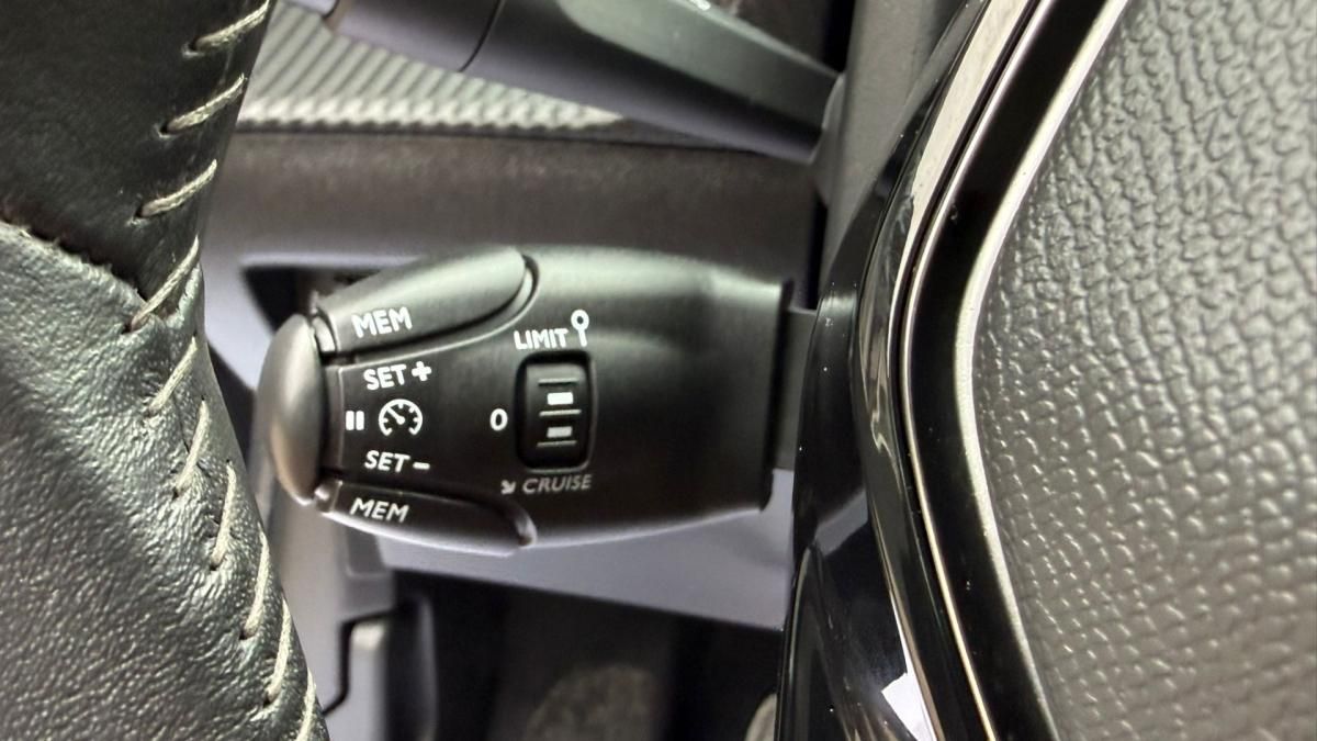 peugeot-208-2023-gasolina-1199cc