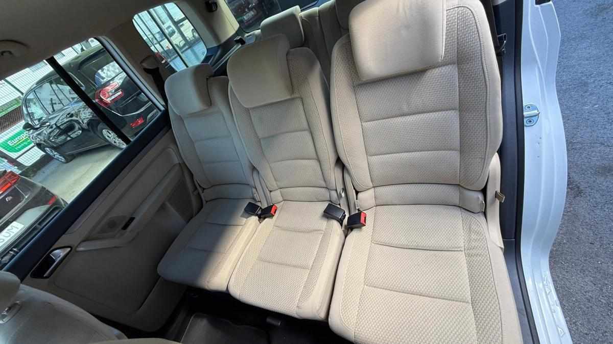 volkswagen-touran-1-6-tdi-2012-diesel-1598cc