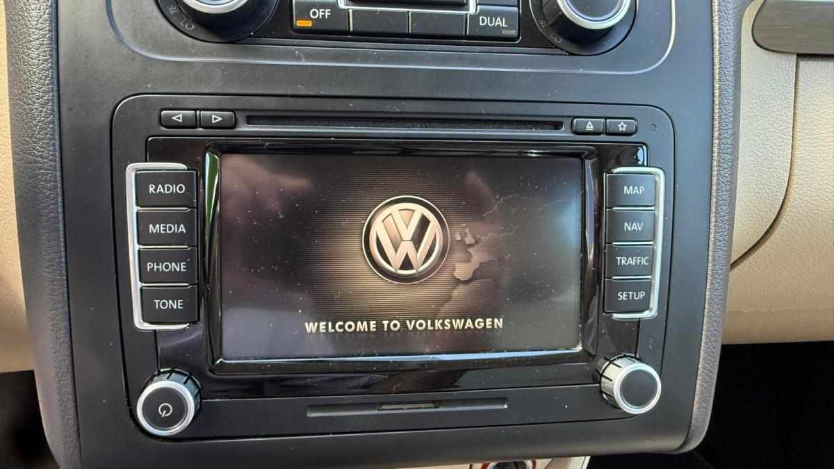 volkswagen-touran-1-6-tdi-2012-diesel-1598cc