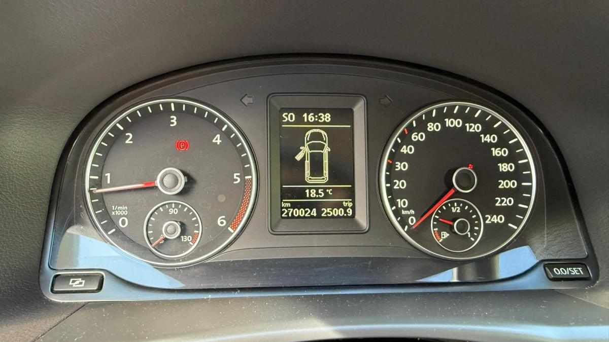 volkswagen-touran-1-6-tdi-2012-diesel-1598cc