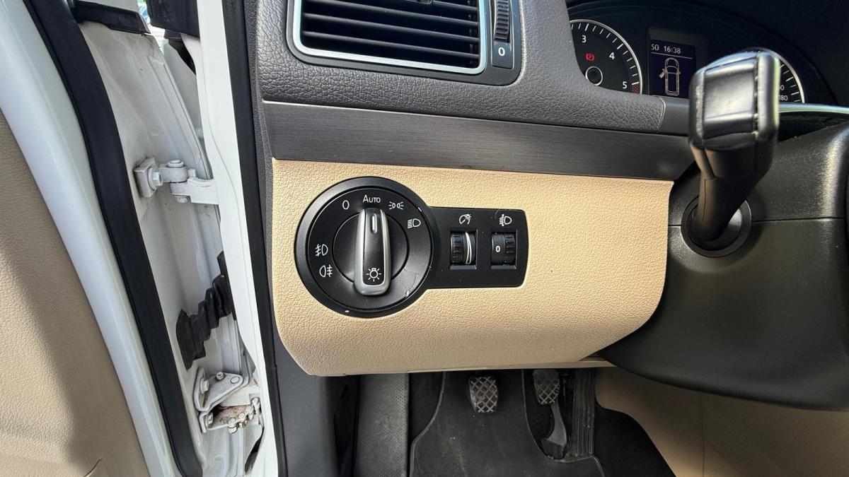 volkswagen-touran-1-6-tdi-2012-diesel-1598cc