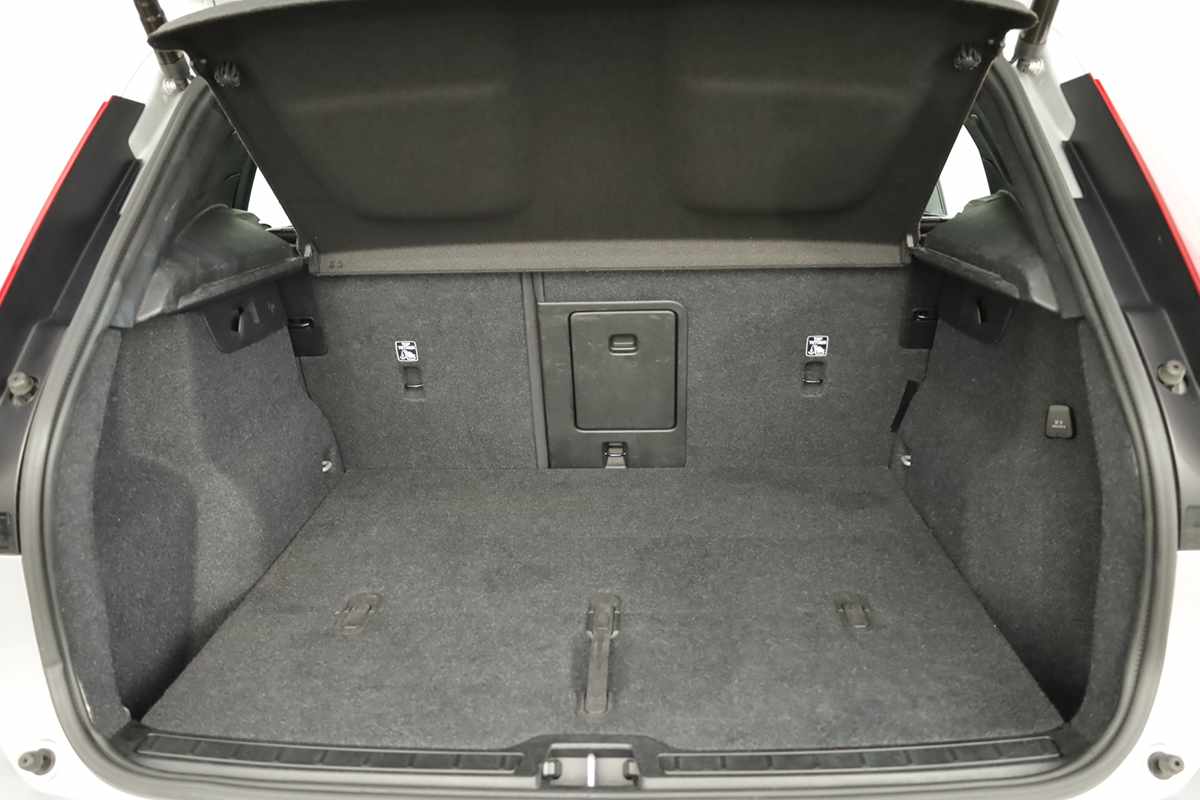 volvo-xc40-2024-gasolina-1477cc
