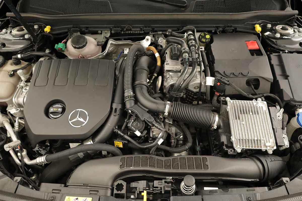 mercedes-benz-classe-a-2024-hibrido-a-gasolina-1332cc