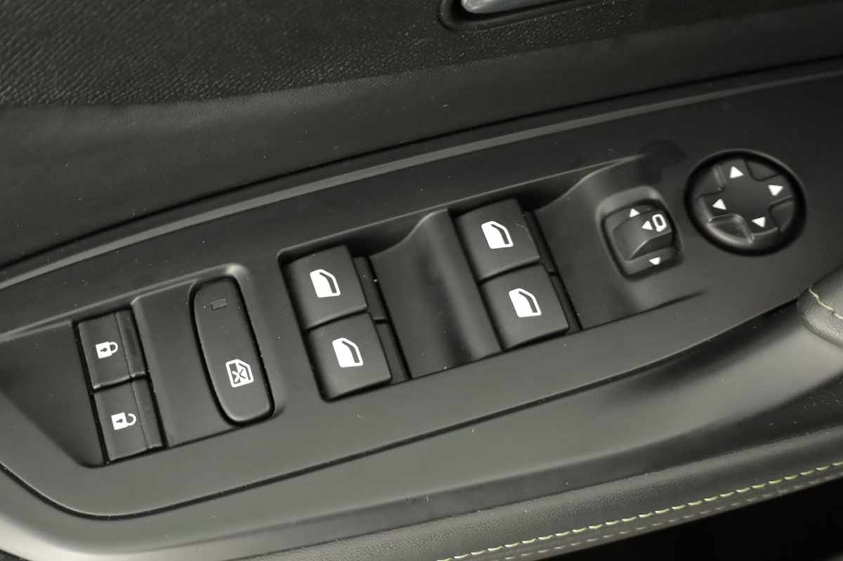 peugeot-308-2024-gasolina-1199cc