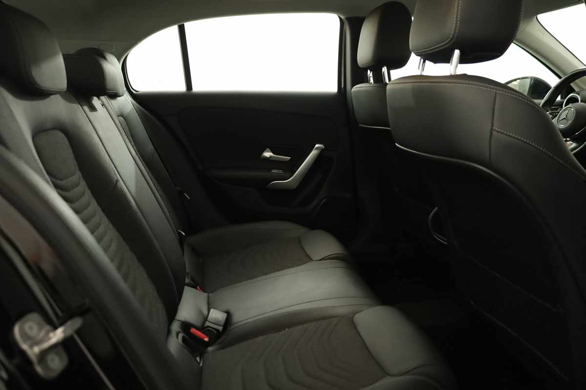 mercedes-benz-classe-a-2024-hibrido-a-gasolina-1332cc