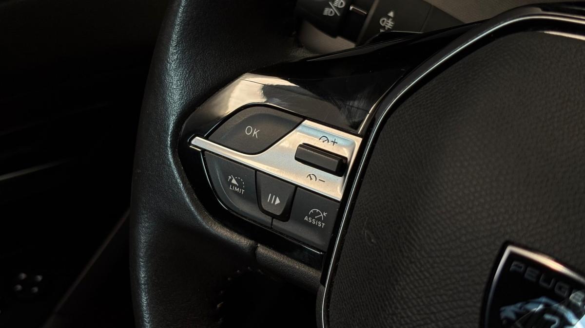 peugeot-308-sw-2022-diesel-1499cc