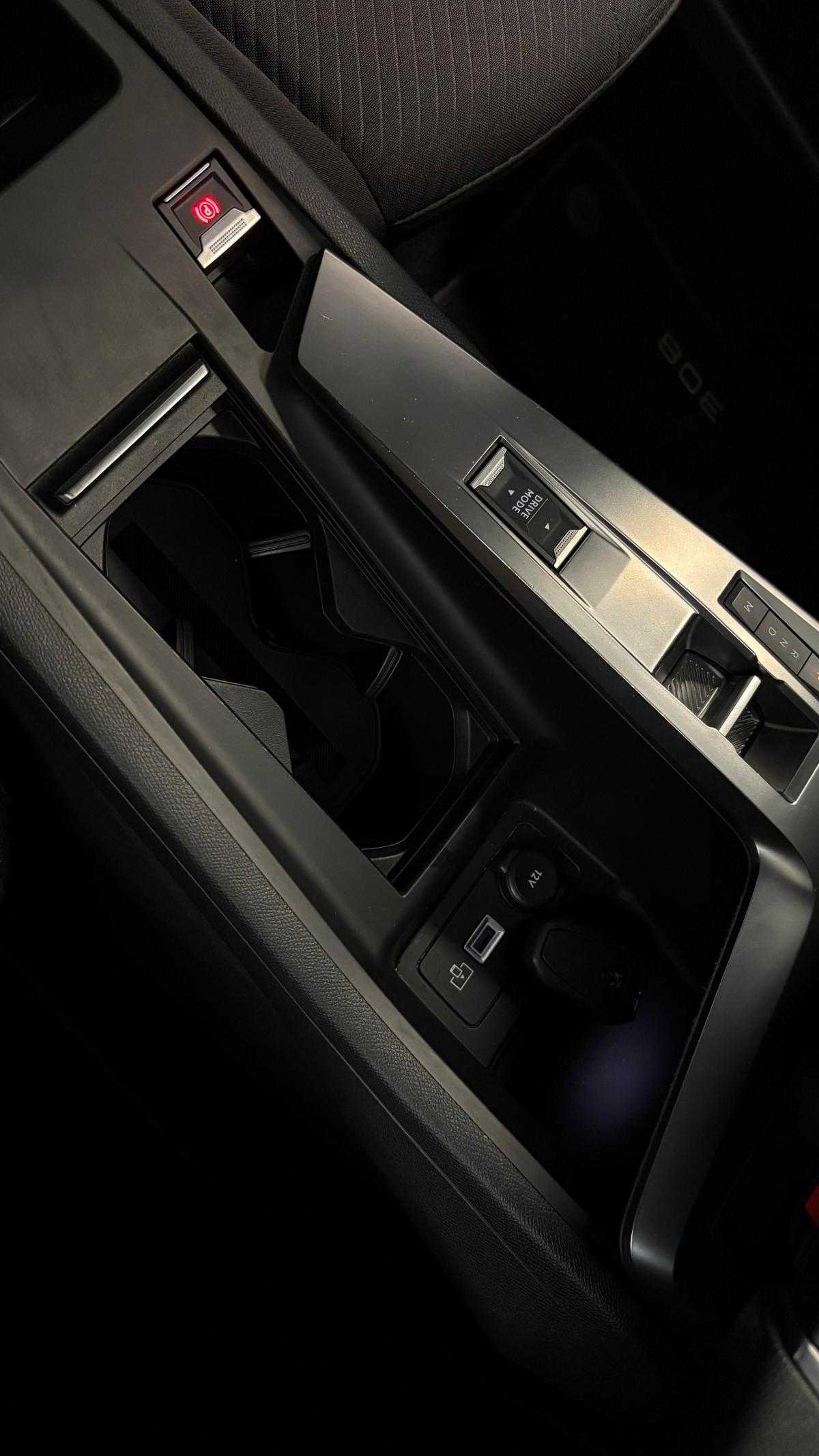 peugeot-308-sw-2022-diesel-1499cc