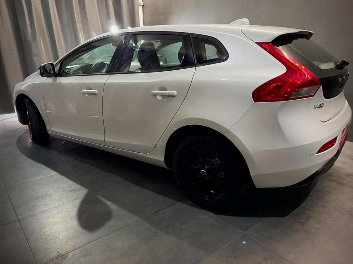 volvo-v40-2018-diesel-1969cc