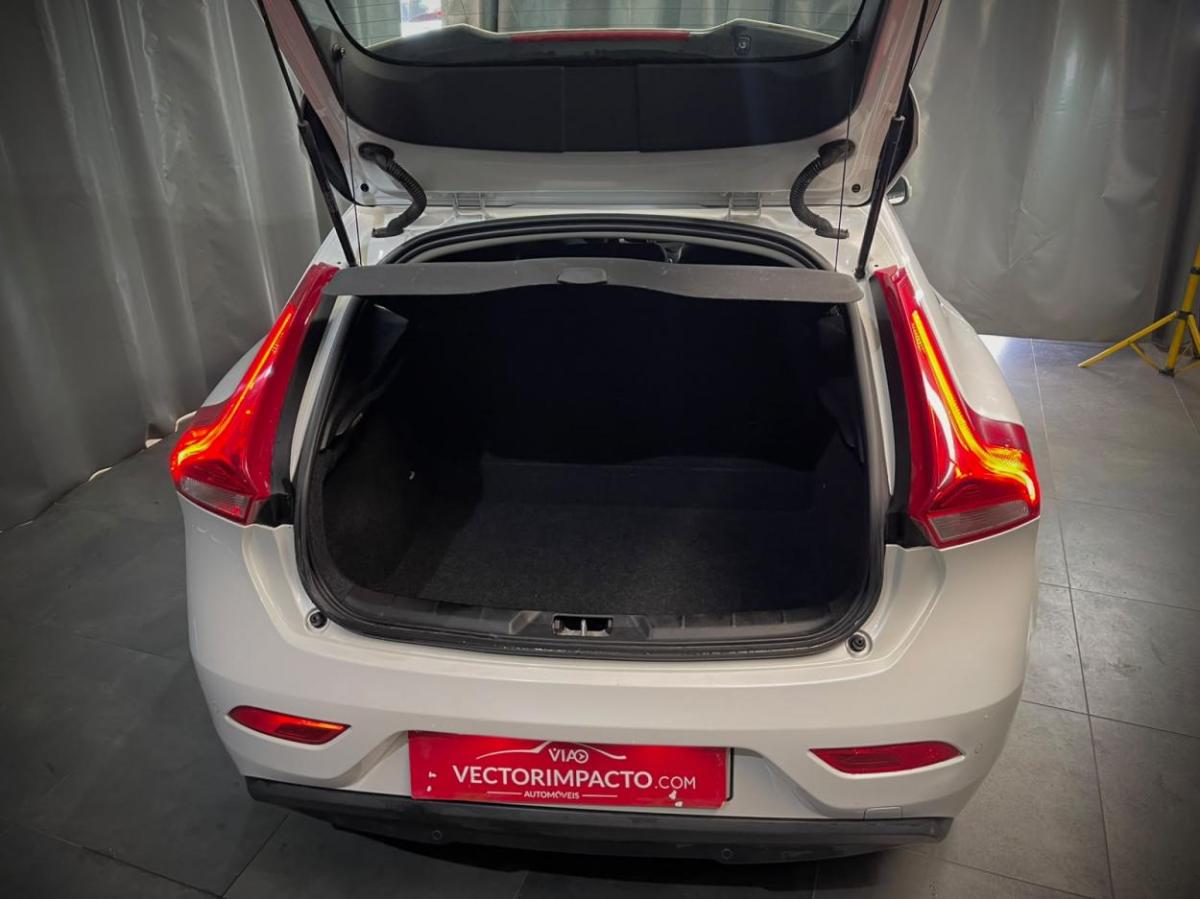 volvo-v40-2018-diesel-1969cc