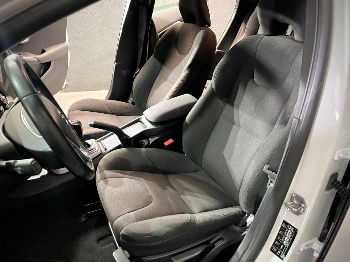 volvo-v40-2018-diesel-1969cc