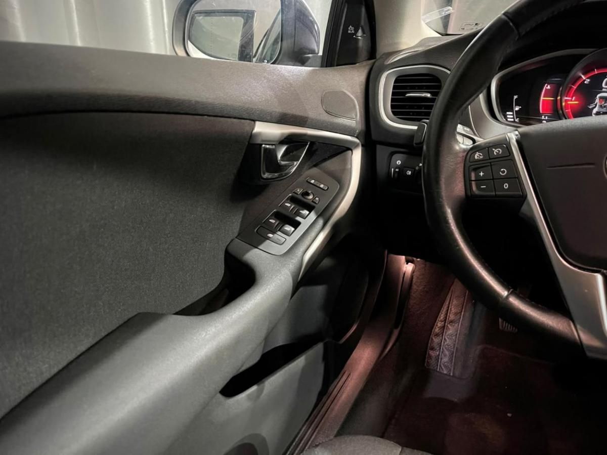 volvo-v40-2018-diesel-1969cc
