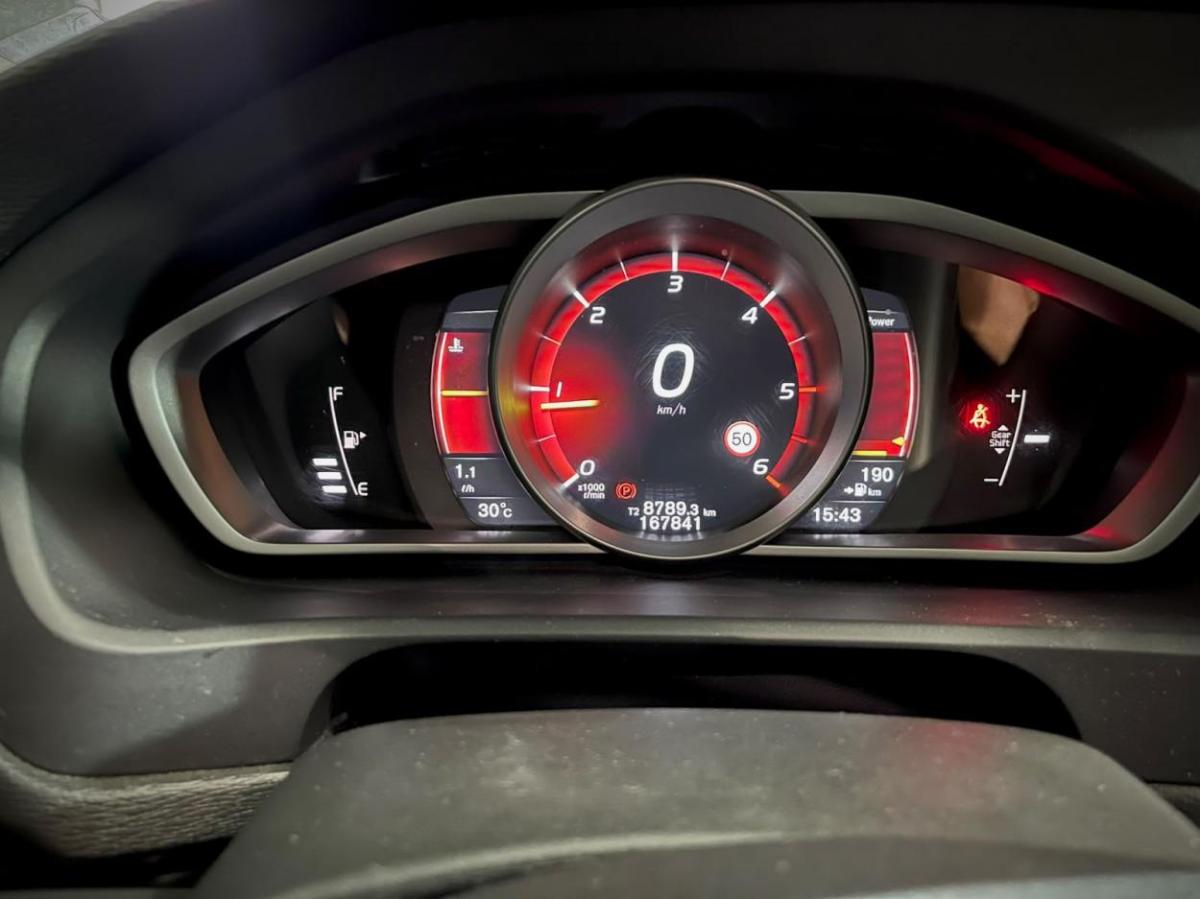 volvo-v40-2018-diesel-1969cc