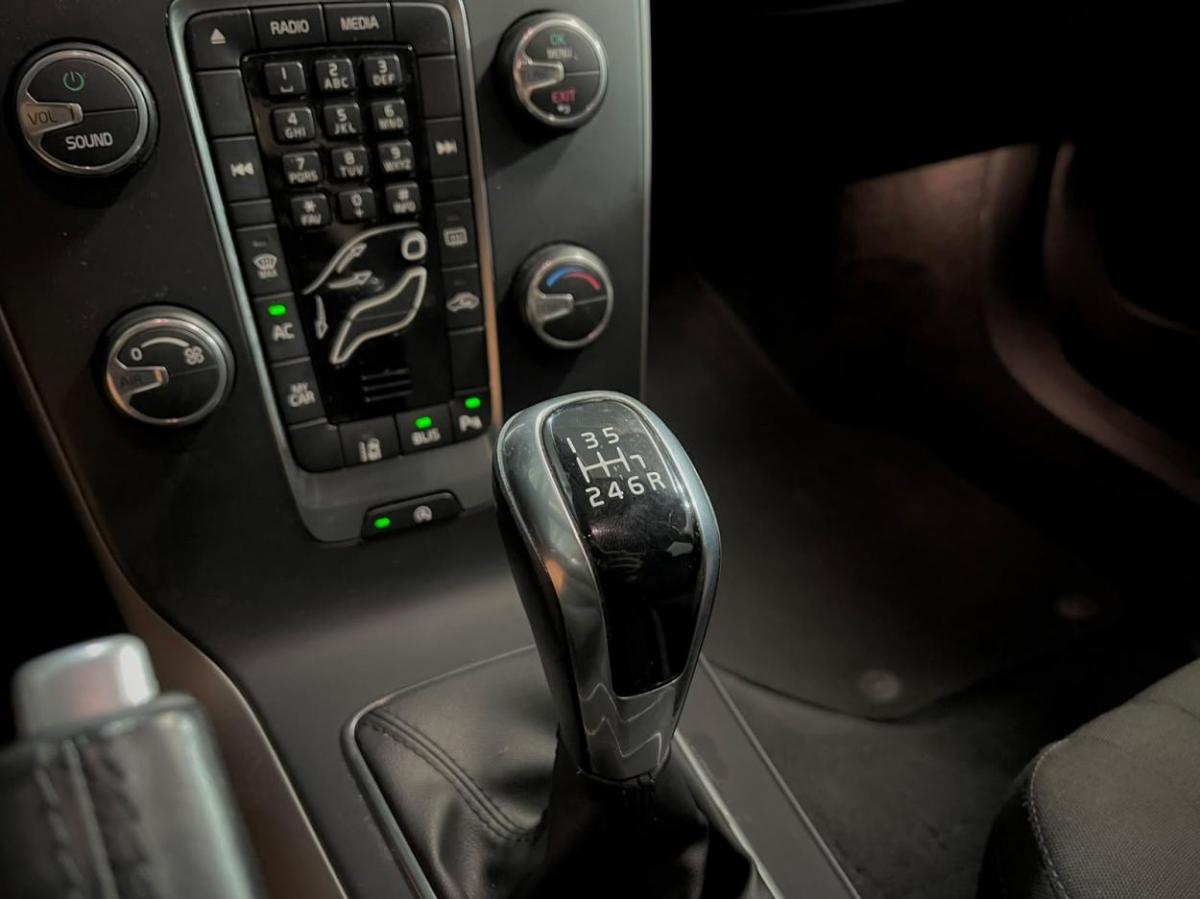 volvo-v40-2018-diesel-1969cc