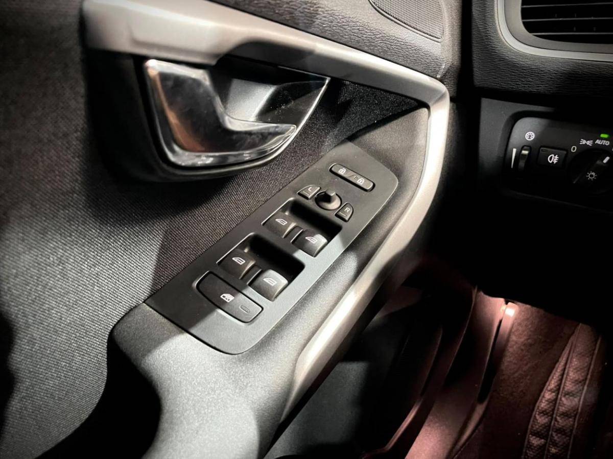 volvo-v40-2018-diesel-1969cc