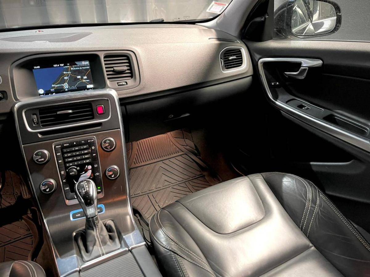 volvo-v60-2018-hibrido-a-diesel-2400cc