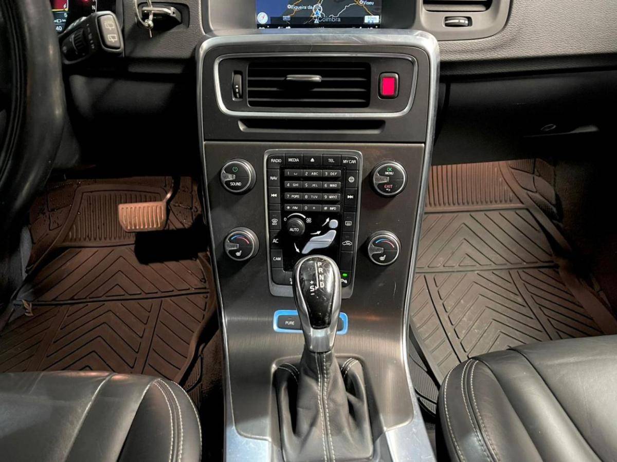 volvo-v60-2018-hibrido-a-diesel-2400cc