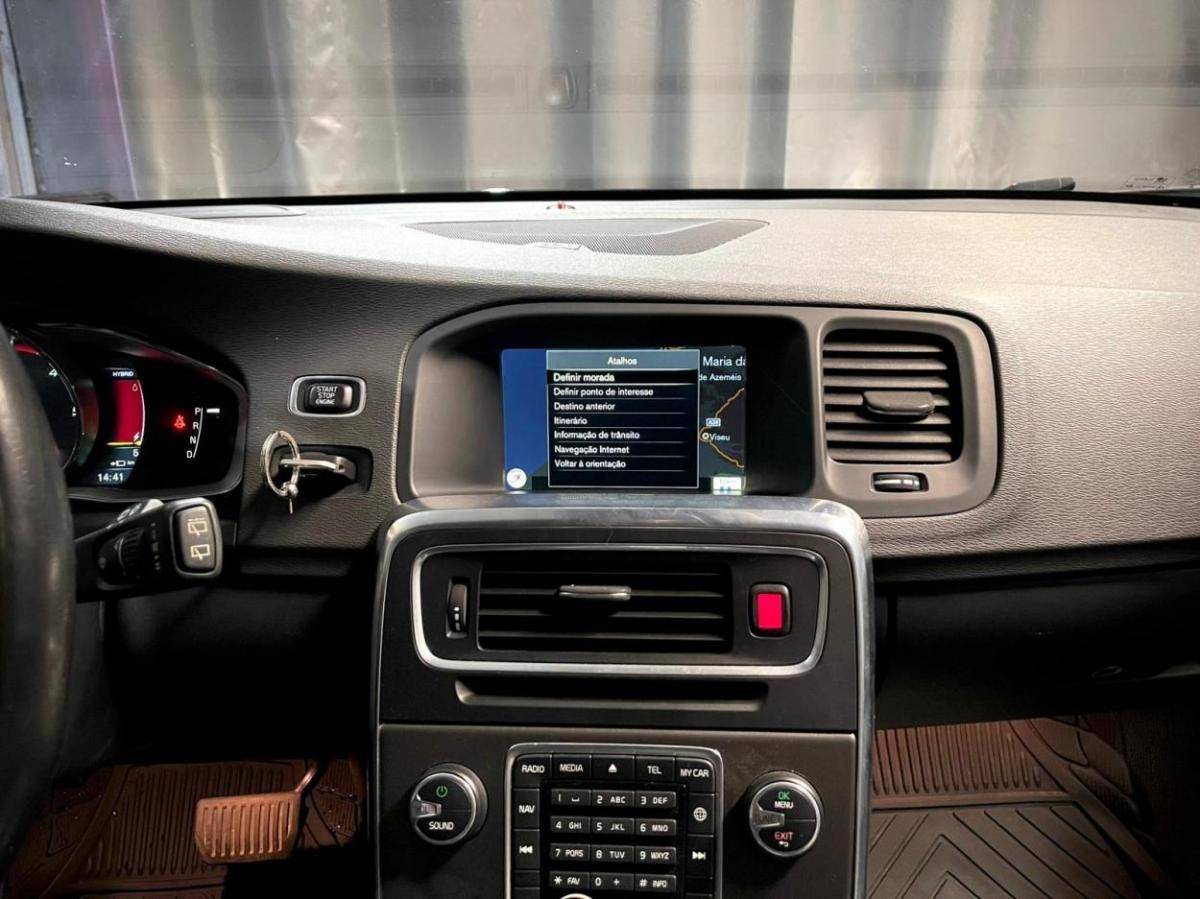 volvo-v60-2018-hibrido-a-diesel-2400cc