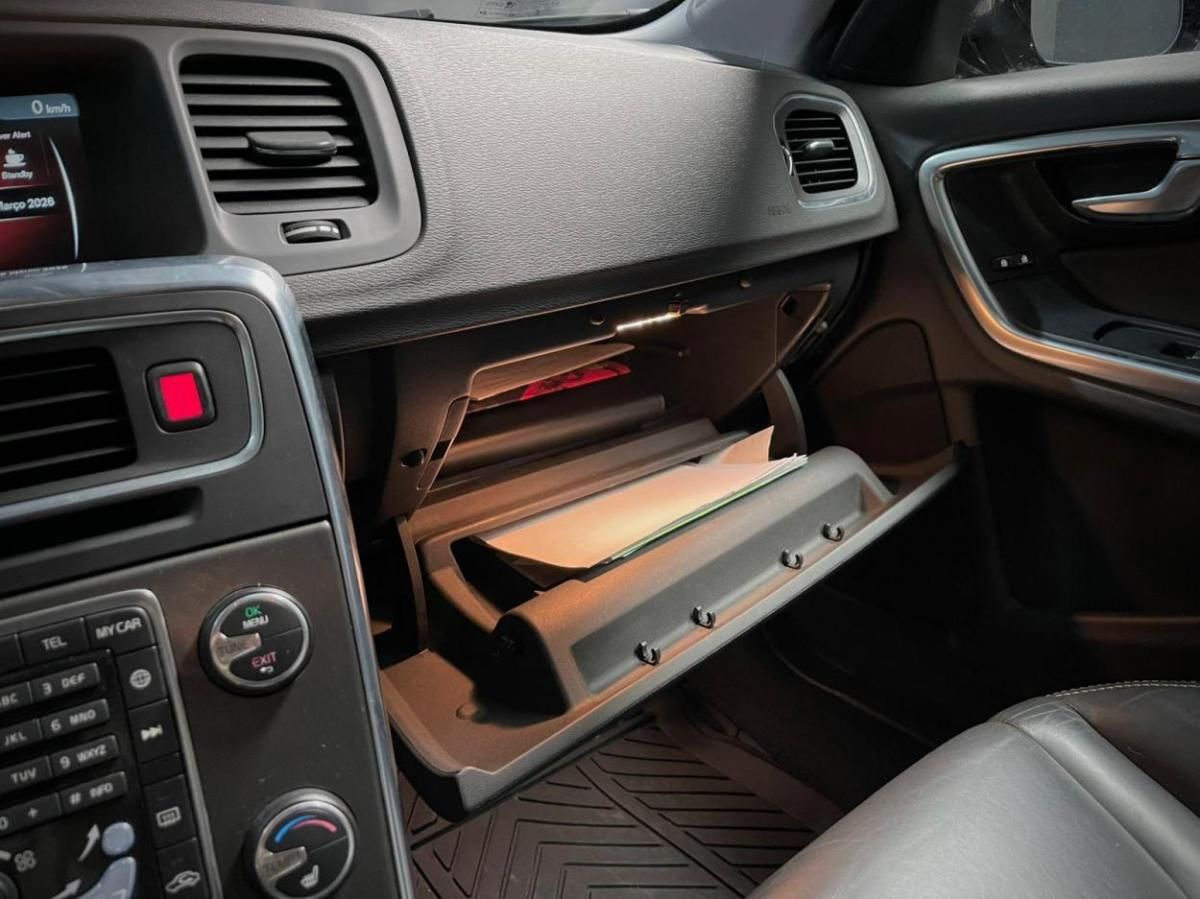 volvo-v60-2018-hibrido-a-diesel-2400cc