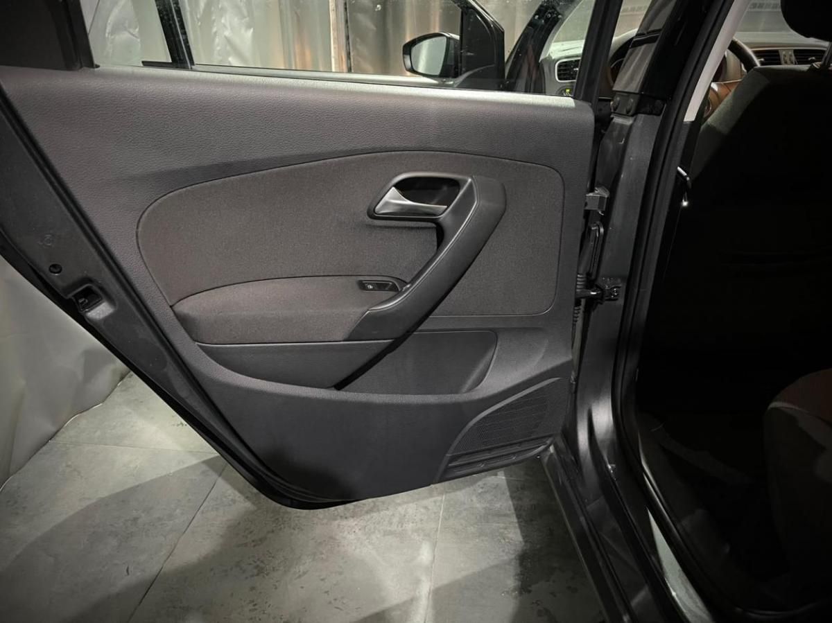 volkswagen-polo-2010-diesel-1598cc