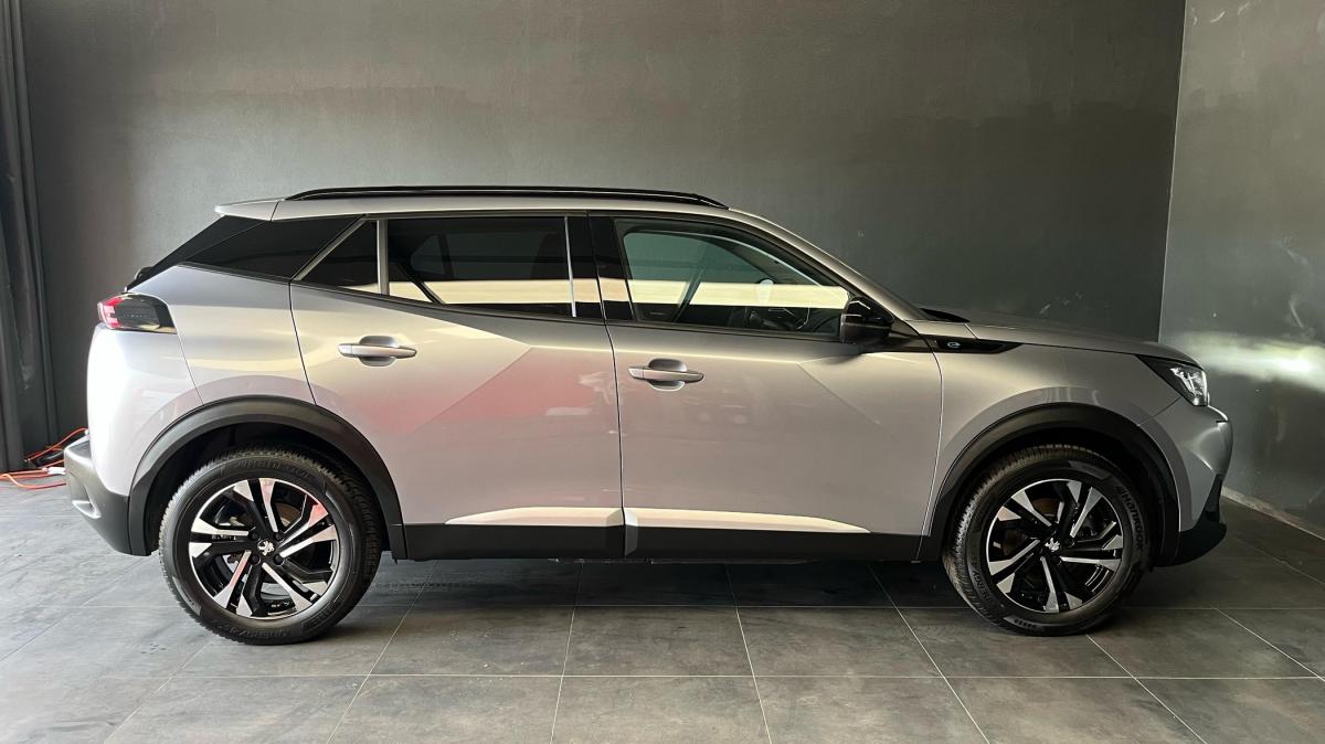 peugeot-2008-2022-eletrico-500cc