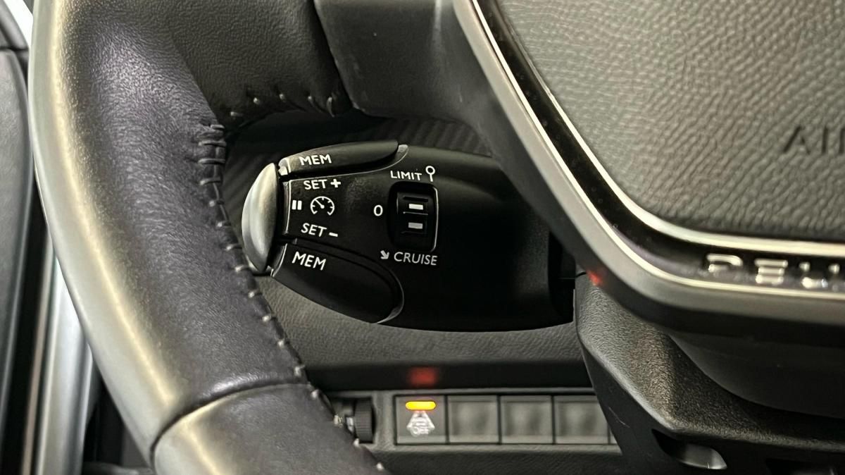 peugeot-2008-2022-eletrico-500cc