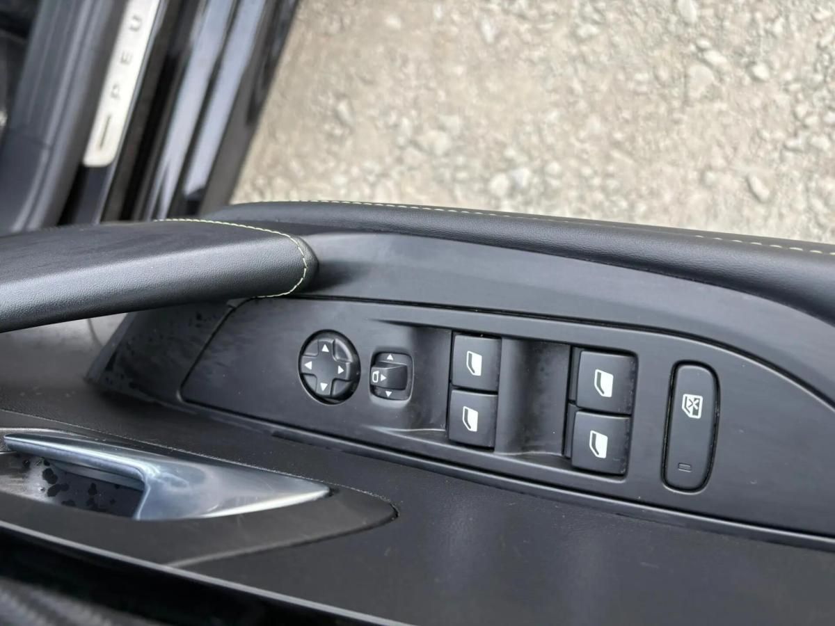 peugeot-e-208-2023-eletrico-0cc